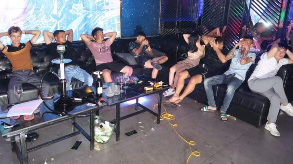 Kiểm tra 109 dân chơi tại đây, phát hiện có 57 người phê ma túy.