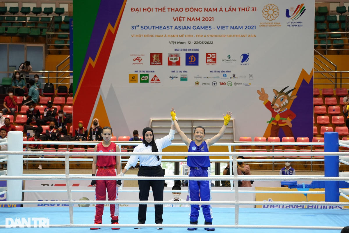 Kịch tính võ sĩ kickboxing Việt Nam đấm bay mũ đối thủ tại SEA Games 31