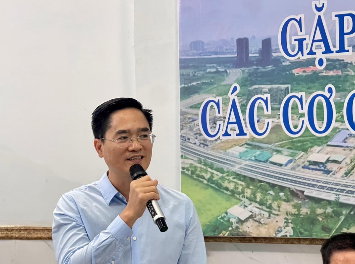 Ông Trần Quang Lâm thông tin về tình hình thu phí cảng biển ở TPHCM.