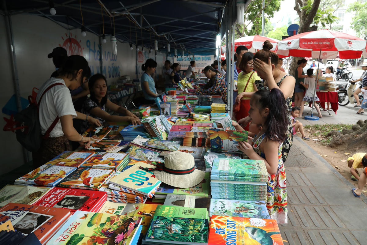 Cần tổ chức nhiều hơn nữa những triển lãm sách.