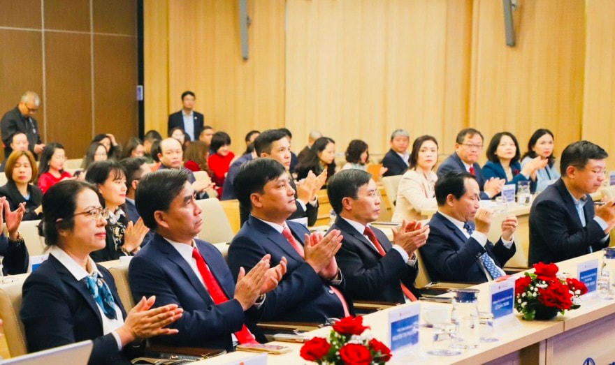 Đại diện Ban lãnh đạo Agribank tham dự lễ ký kết.