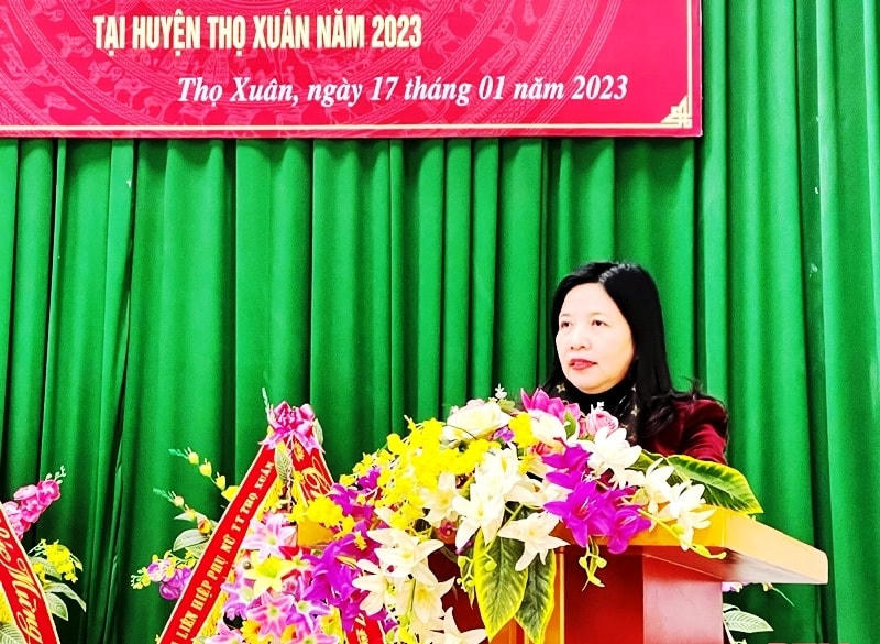 Chủ tịch Ủy ban MTTQ, Trưởng ban Dân vận tỉnh Thanh Hóa Phạm Thị Thanh Thủy đánh giá cao sự chỉ đạo khẩn trương, quyết liệt, sát sao, bài bản, chặt chẽ, hiệu quả với cách làm linh hoạt, sáng tạo của Ban Thường vụ Huyện ủy Thọ Xuân, các xã, thị trấn trong thực hiện chủ trương cấp đất, hỗ trợ làm nhà cho đồng bào Công giáo nghèo sinh sống trên sông theo đúng quy định của pháp luật.