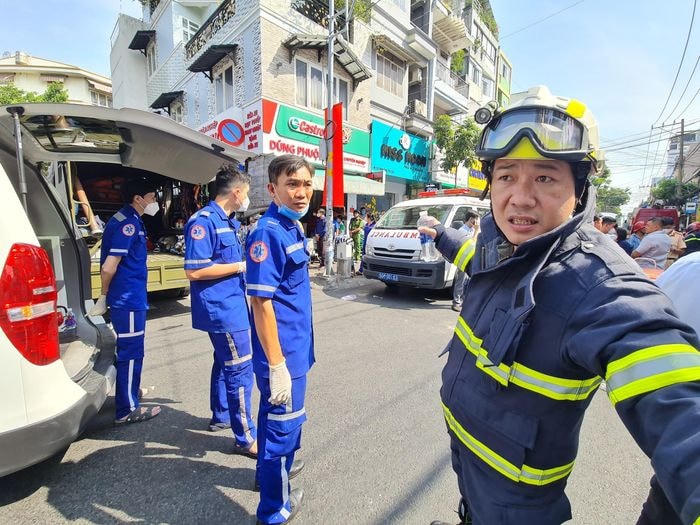 Lực lượng chức năng tại hiện trường.