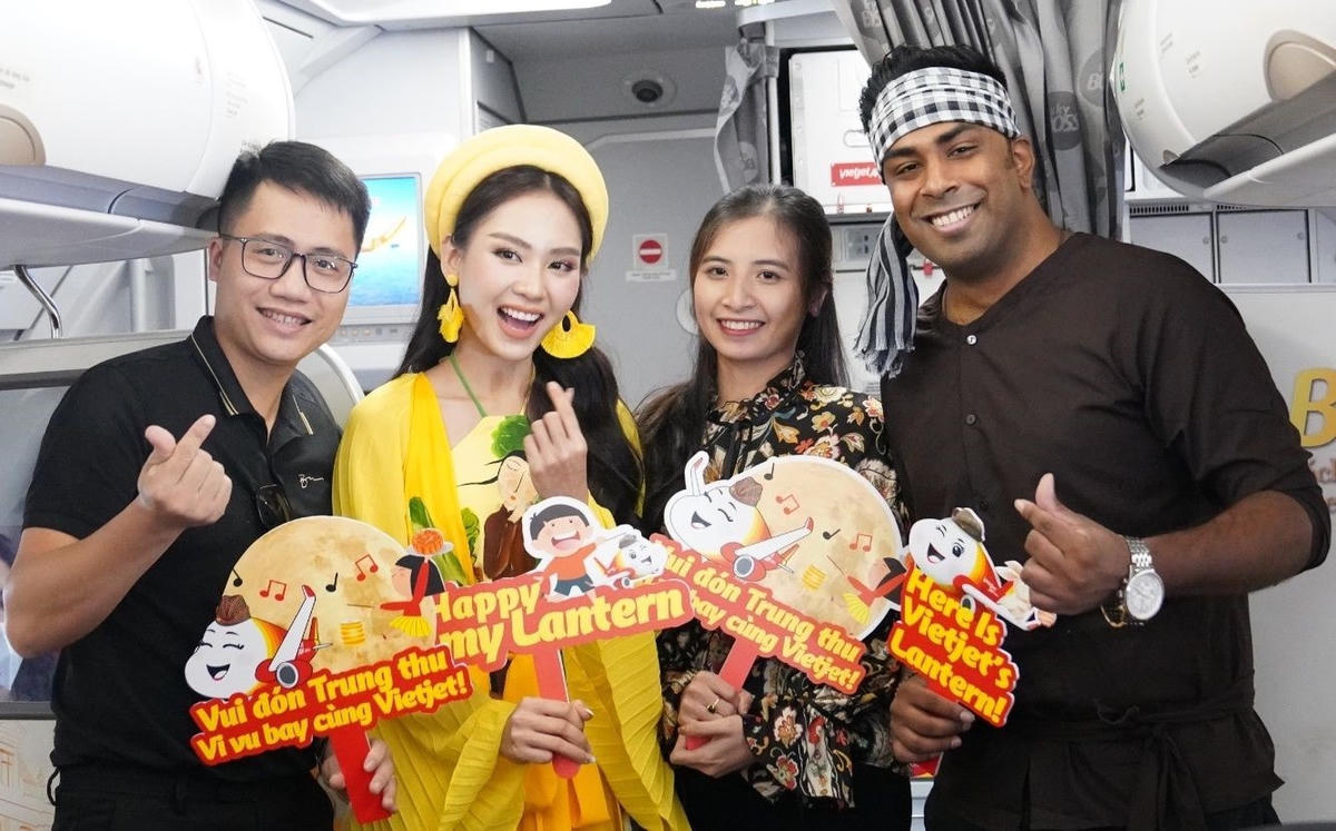 Bay Vietjet vui Tết Trung Thu tưng bừng cùng Hoa hậu Thế giới Việt Nam 2022 Huỳnh Nguyễn Mai Phương