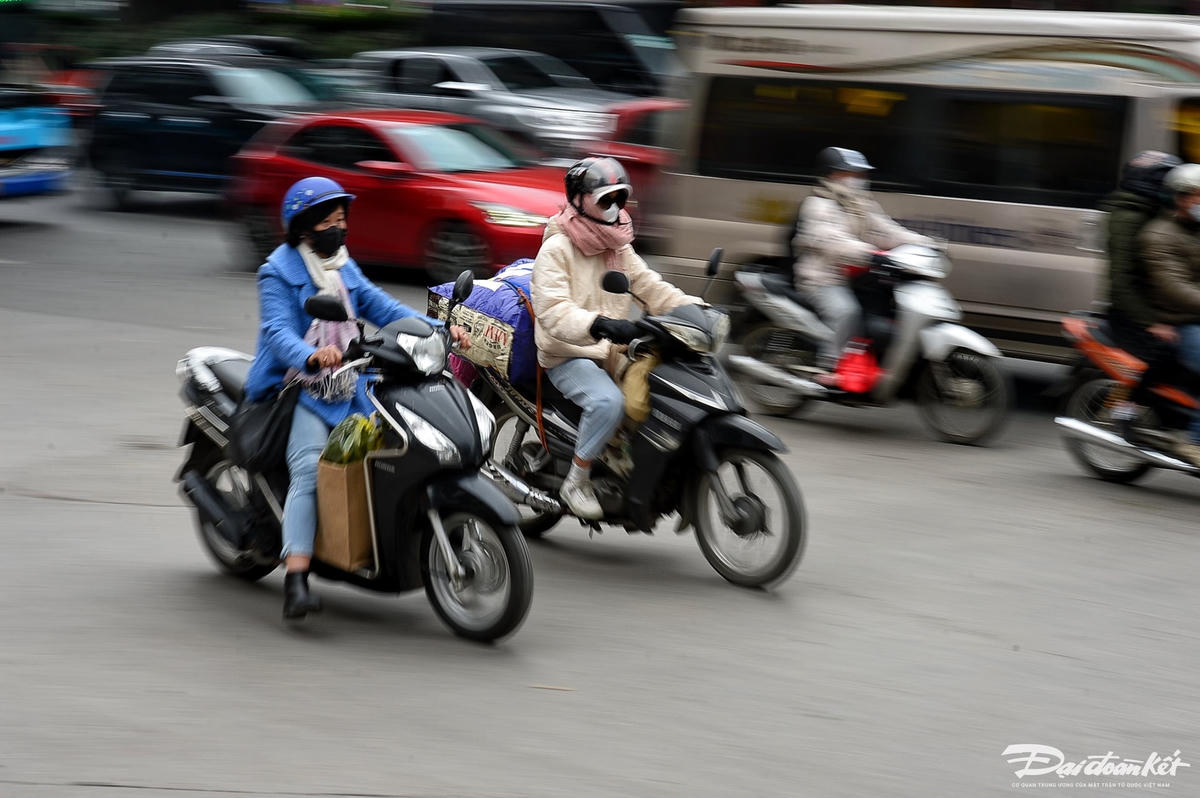 W_nguoi_dan_ve_que-le-khanh2.jpg