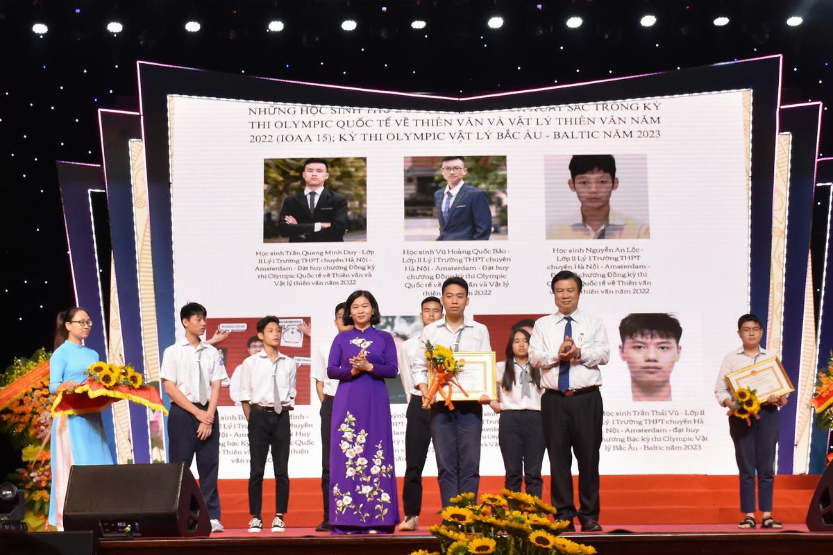Hà Nội tuyên dương khen thưởng học sinh giỏi tiêu biểu năm học 2022-2023