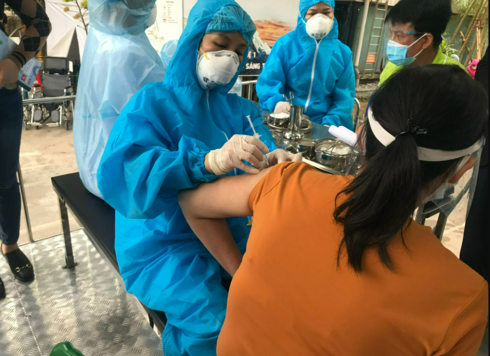 Nhu cầu tiêm vaccine Covid- 19 mũi nhắc lại giảm đáng kể. Ảnh: Bộ Y tế