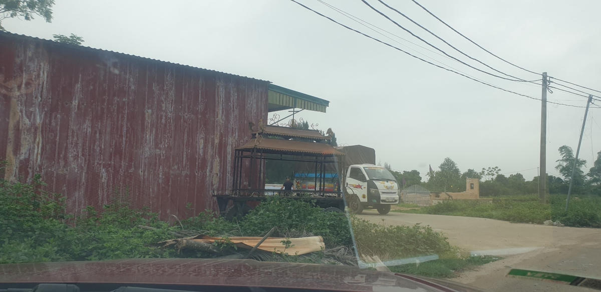 Nguy cơ mất an toàn khi mua bán, vận chuyển xăng dầu ở Móng Cái