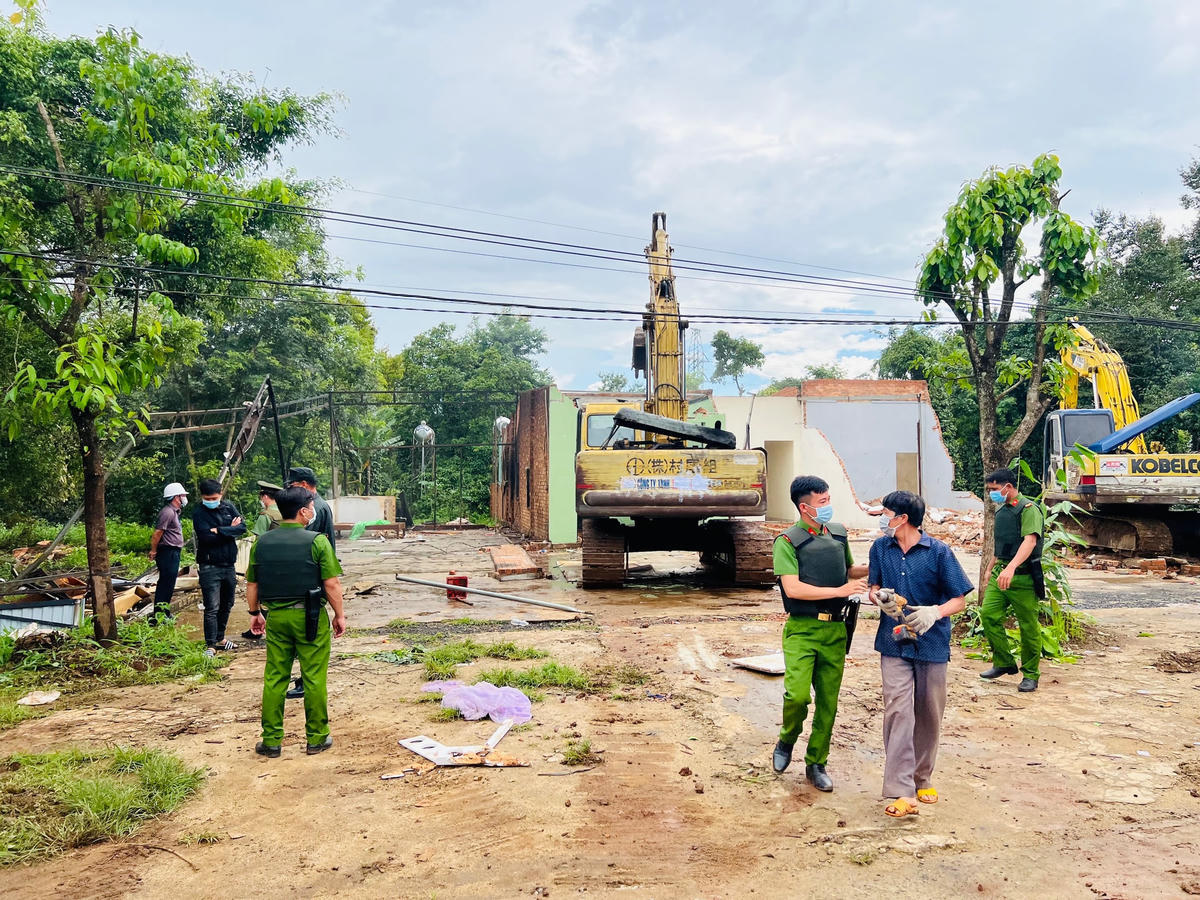 Khu nhà dân gần nhà xe Tiến Oanh bị ...