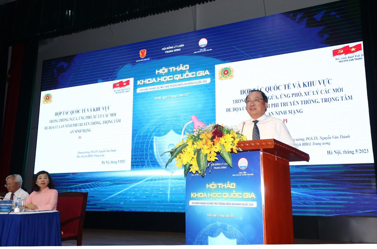 Thượng tướng, PGS.TS. Nguyễn Văn Thành, nguyên ủy viên BCH Trung ương Đảng, Phó Chủ tịch chuyên trách Hội đồng Lý luận Trung ương, nguyên Thứ trưởng Bộ Công An tham luận tại Hội thảo với chủ đề: “Hợp tác quốc tế và khu vực trong phòng ngừa, ứng phó, giải quyết các mối đe doạ an ninh phi truyền thống, trọng tâm là an ninh mạng”.