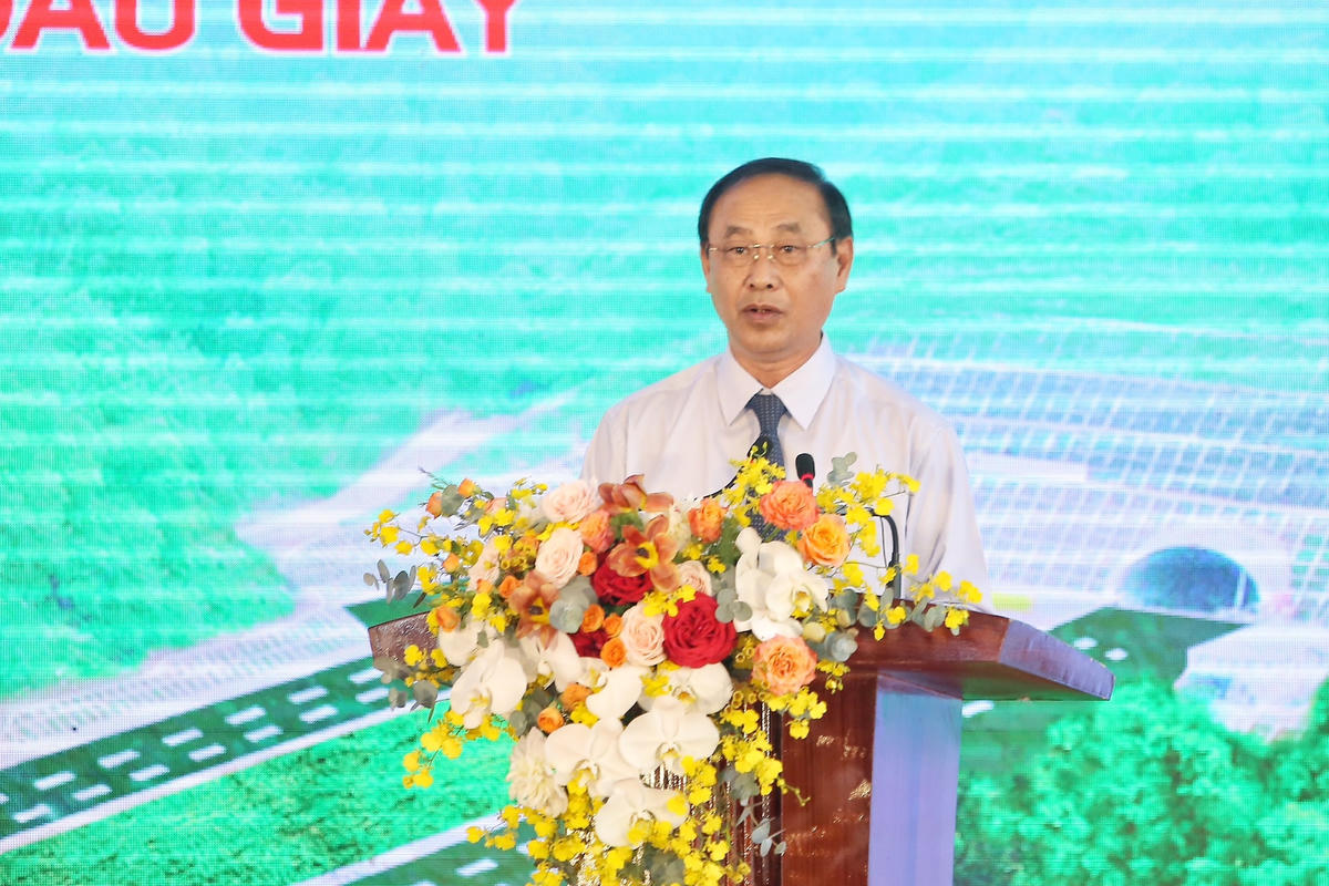 Thứ trưởng Bộ GTVT Lê Đình Thọ phát biểu tại buổi khánh thành.
