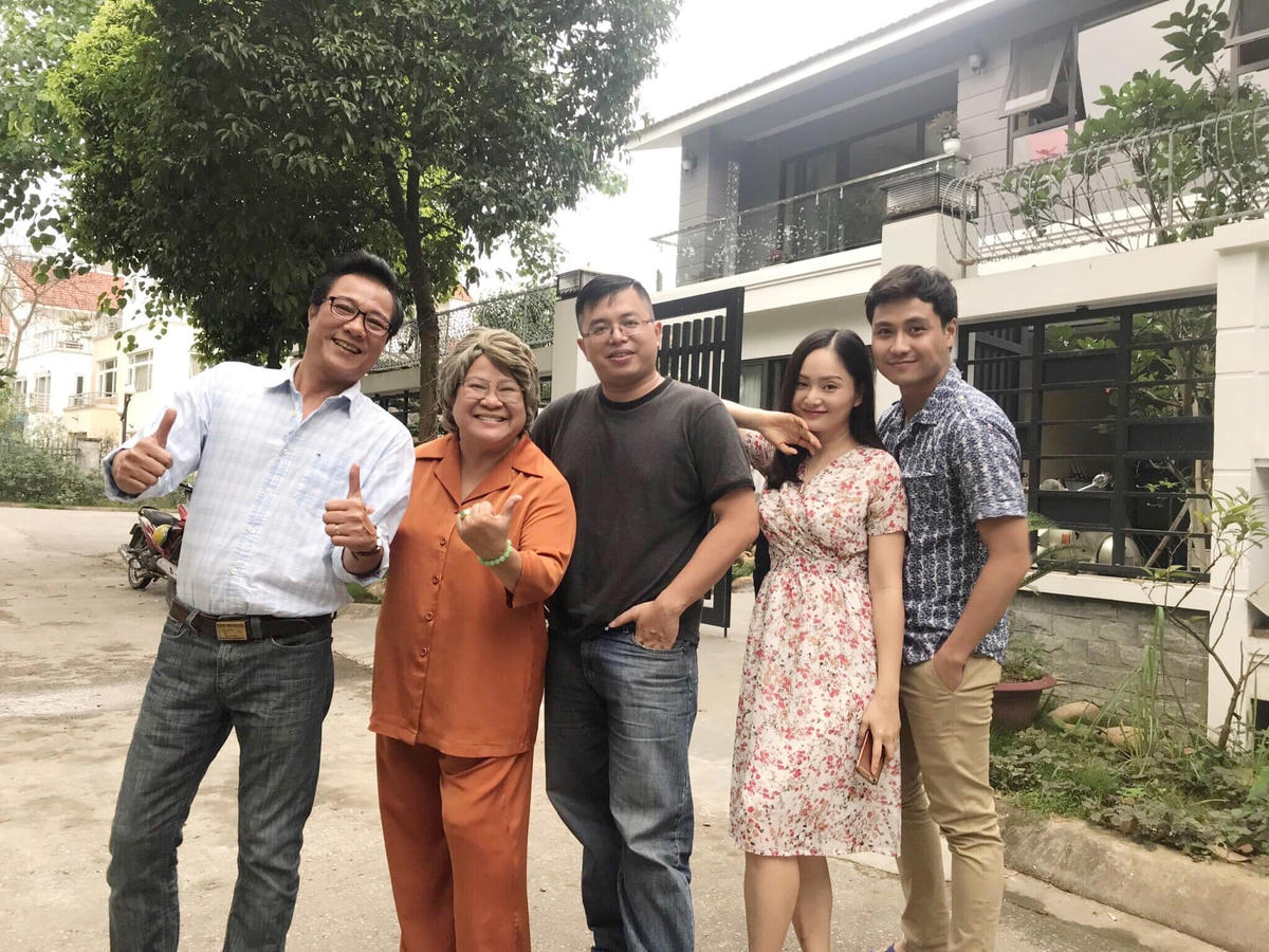 Vốn quen thuộc với khán giả ở những vai nghiêm nghị, NSND Trọng Trinh cho hay, vai diễn lần này anh được đẩy tới nhiều tình huống hài hước, tươi mới hơn. Ảnh: FBNV. 