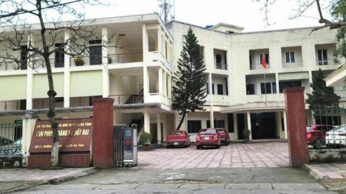 Văn phòng đăng ký đất đai thuộc Sở TN&MT Hà Tĩnh, nơi có 8 cán bộ bị khởi tố, bắt tạm giam.