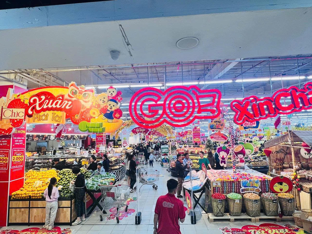 Những gian hàng đặc sản Việt dành cho Tết đầy ắp hàng hóa