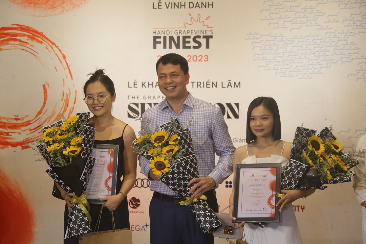 Các cá nhân và tổ chức nhận giải Nghệ sĩ tích cực và Dự án ý nghĩa. Ảnh: Thùy Trang.