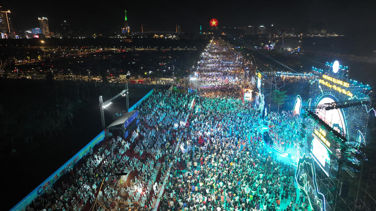 [ẢNH] Quảng Ninh: Rực rỡ 'Vũ điệu Hạ Long - Hòa nhịp năm châu'