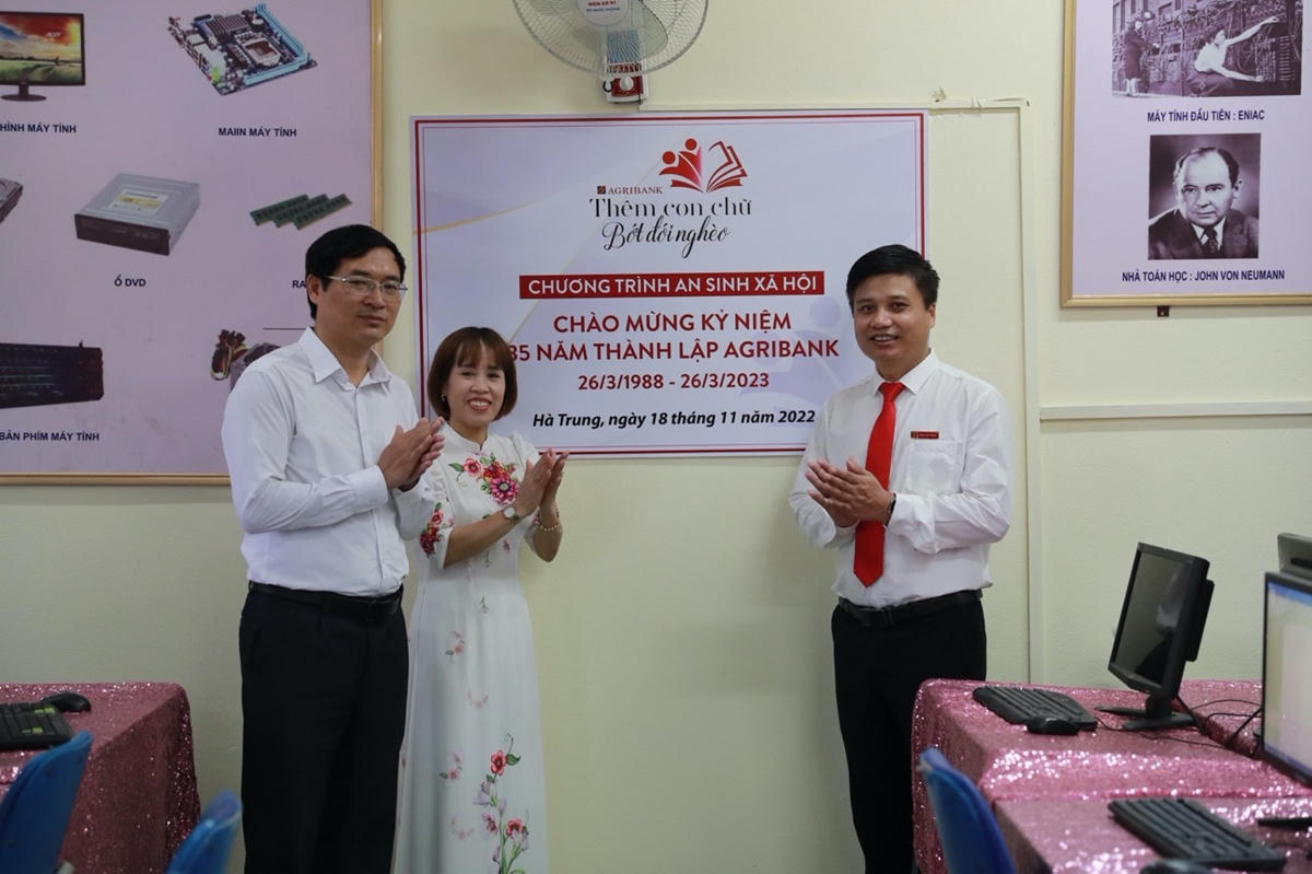“Thêm con chữ, bớt đói nghèo” là một "công trình" chào mừng 35 năm vô cùng ý nghĩa của Agribank.