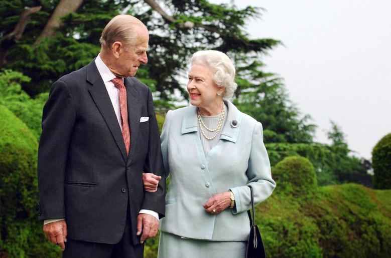 Nữ hoàng Elizabeth II và Hoàng thân Philip. Nguồn: Reuters.