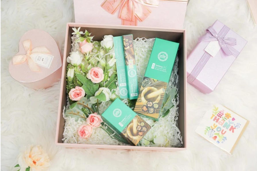 Tặng set quà tặng. Ảnh minh họa.