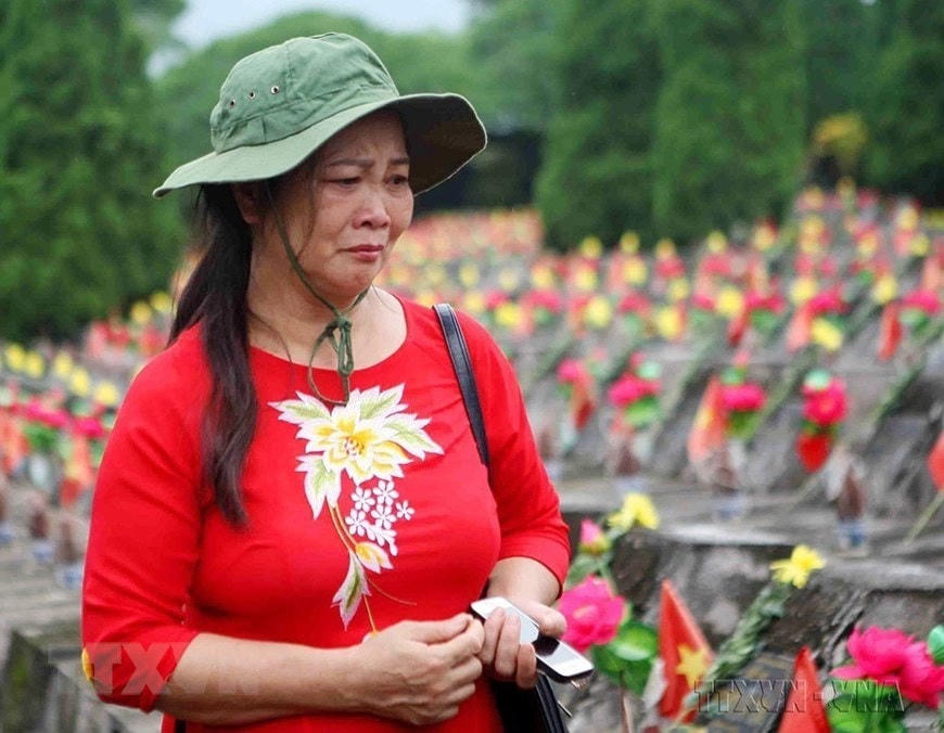 Các thế hệ người Việt Nam hôm nay và mai sau không được quên lãng những bài học của lịch sử, không bao giờ quên những người đã đổ máu để giữ cho biên cương được bình yên, để làm nên tên tuổi của một dân tộc anh hùng. Ảnh: Thanh Tùng/TTXVN.