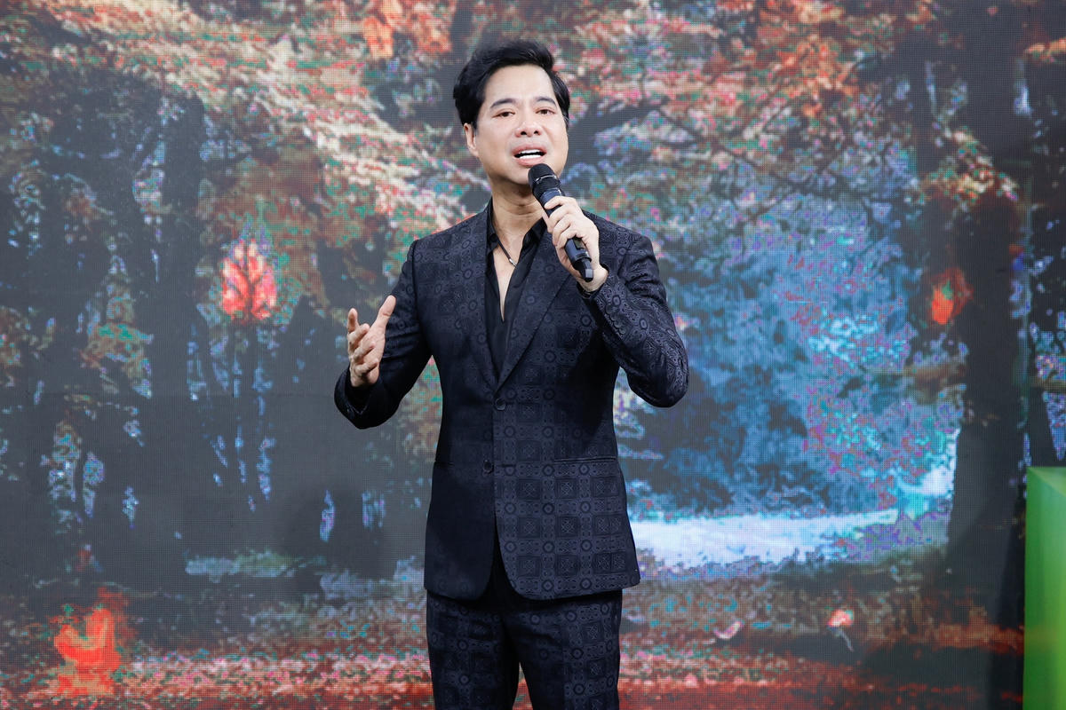 Trước khi "nổi đình nổi đám", Ngọc Sơn từng có thời gian "hát lót", đợi chờ để làm ca sĩ.