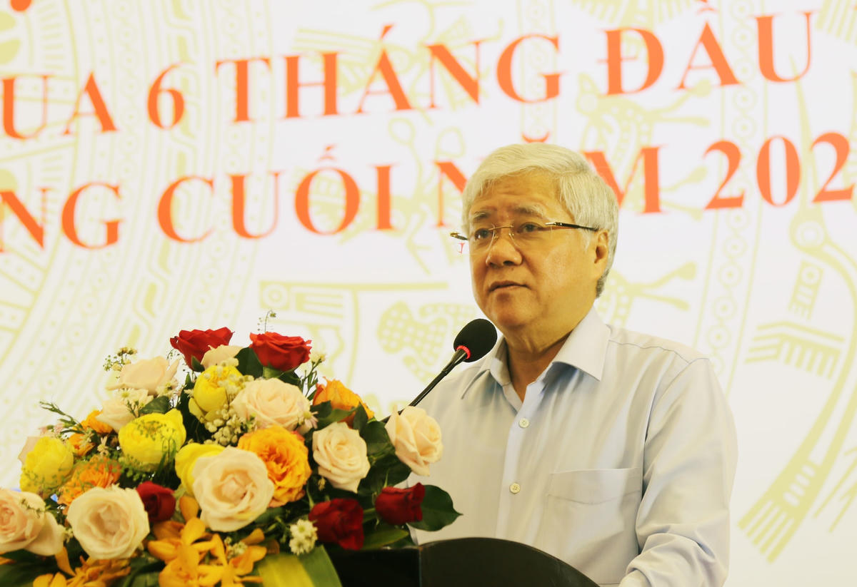 Bí thư Trung ương Đảng, Chủ tịch UBTƯ MTTQ Việt Nam, Phó Chủ tịch Hội đồng Thi đua khen thưởng Trung ương Đỗ Văn Chiến phát biểu tại hội nghị.