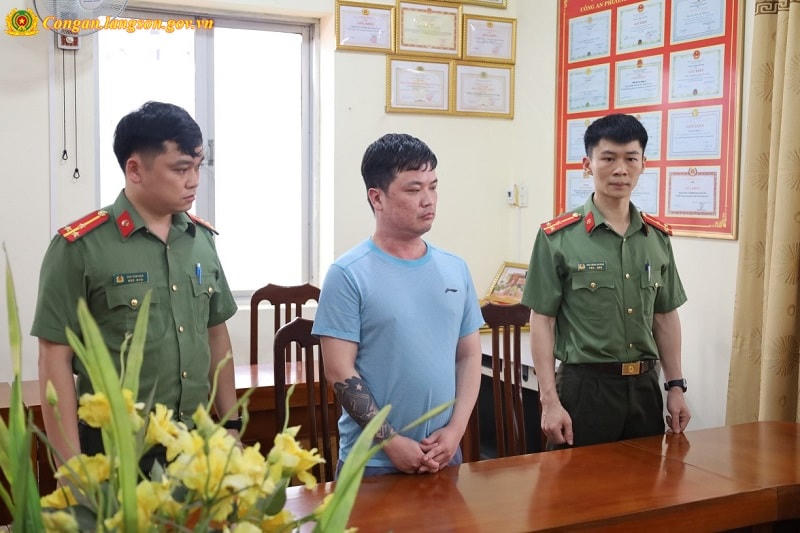 Lê Việt Hùng tại Cơ quan Công an. Ảnh: Công an tỉnh Lạng Sơn.