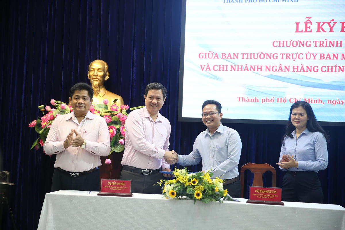 Hai bên ký kết Chương trình phối hợp giữa hai đơn vị thực hiện Chương trình giảm nghèo bền vững của Thành phố.