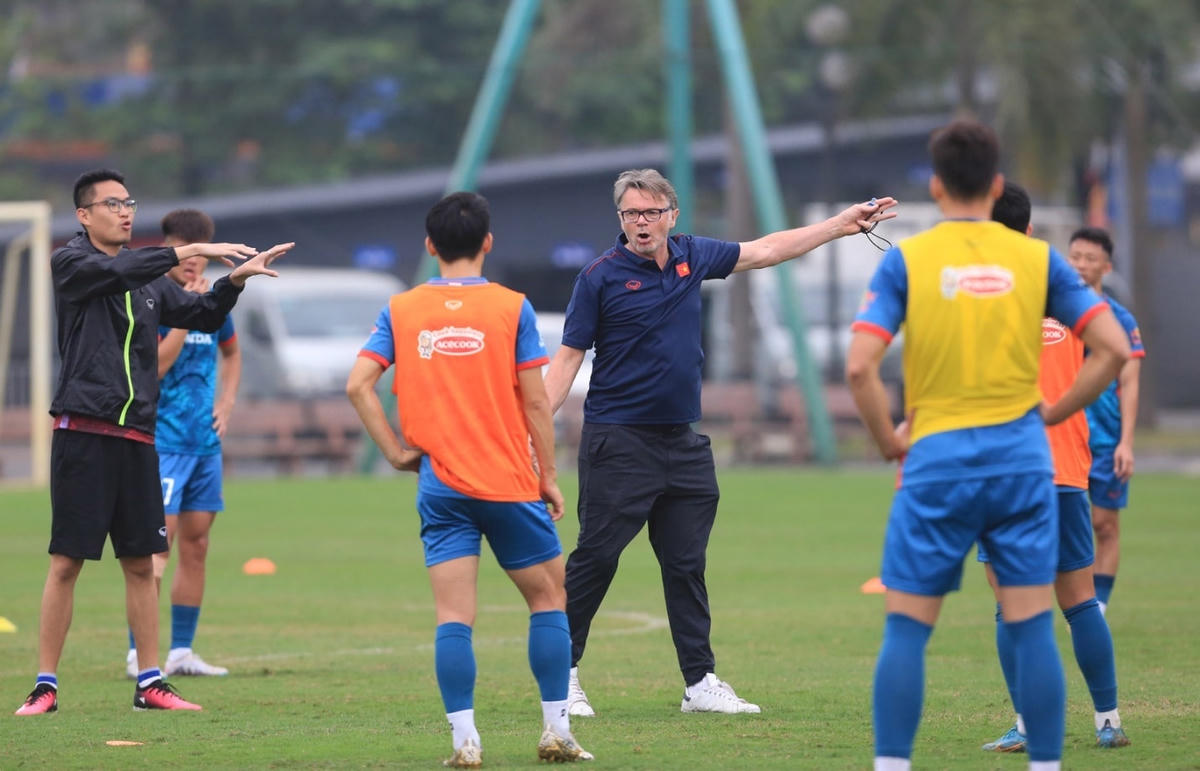 HLV Philippe Troussier sẽ dành tối đa thời gian cho đội U23 (Ảnh: VFF).