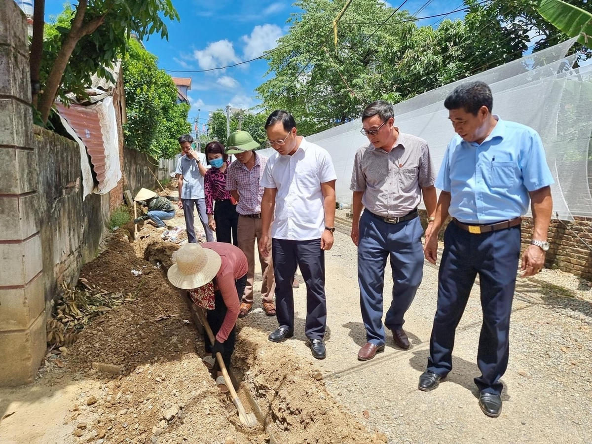 Các Ban Thanh tra nhân dân và Giám sát đầu tư của cộng đồng huyện Ứng Hòa (Hà Nội) giám sát các công trình đầu tư trên địa bàn.  