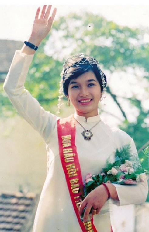 Khi đăng quang, Bùi Bích Phương là sinh viên năm nhất khoa Anh của trường ĐH Tổng hợp Hà Nội.