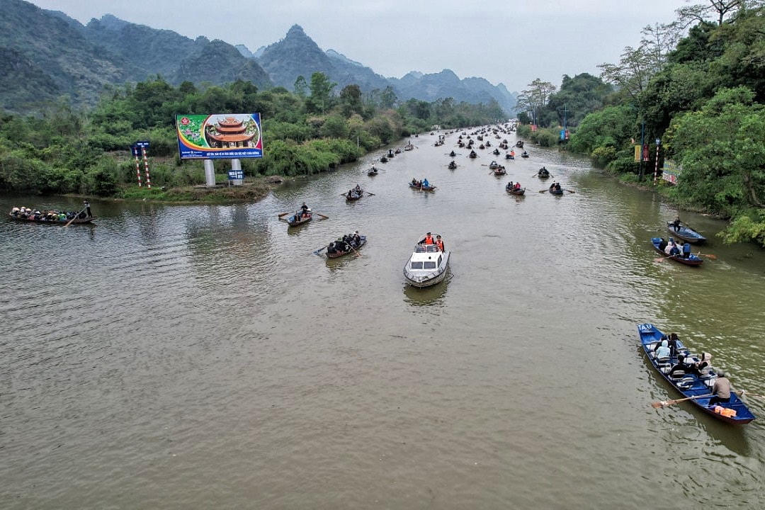 Trong suốt thời gian diễn ra lễ hội, ông Bùi Ngọc Tân khẳng định: “Thực hiện chỉ đạo của UBND TP và lãnh đạo Sở GTVT, Thanh tra GTVT sẽ căng hết sức để duy trì tuần tra, kiểm soát liên tục trong suốt dịp đầu xuân này, không để xảy ra tai nạn giao thông đường thuỷ, đồng thời giữ gìn trật tự, bảo vệ quyền lợi cho người dân, du khách đi đò tham quan khu di tích chùa Hương”.