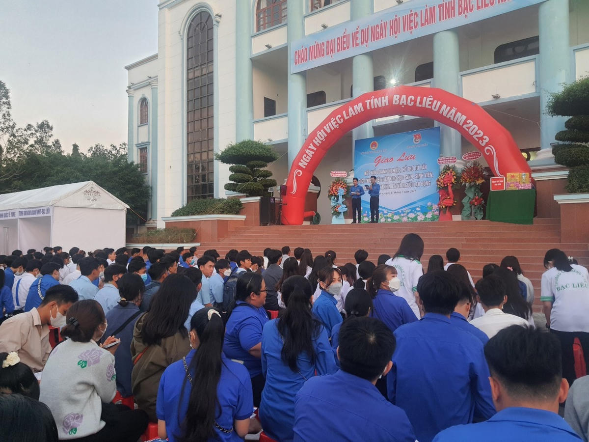 Ngày hội việc làm năm 2023 tại tỉnh Bạc Liêu thu hút hàng trăm học sinh, sinh viên, người lao động.
