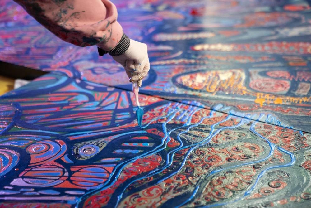 Anh Thơ sáng tạo bức sơn mài khổ lớn