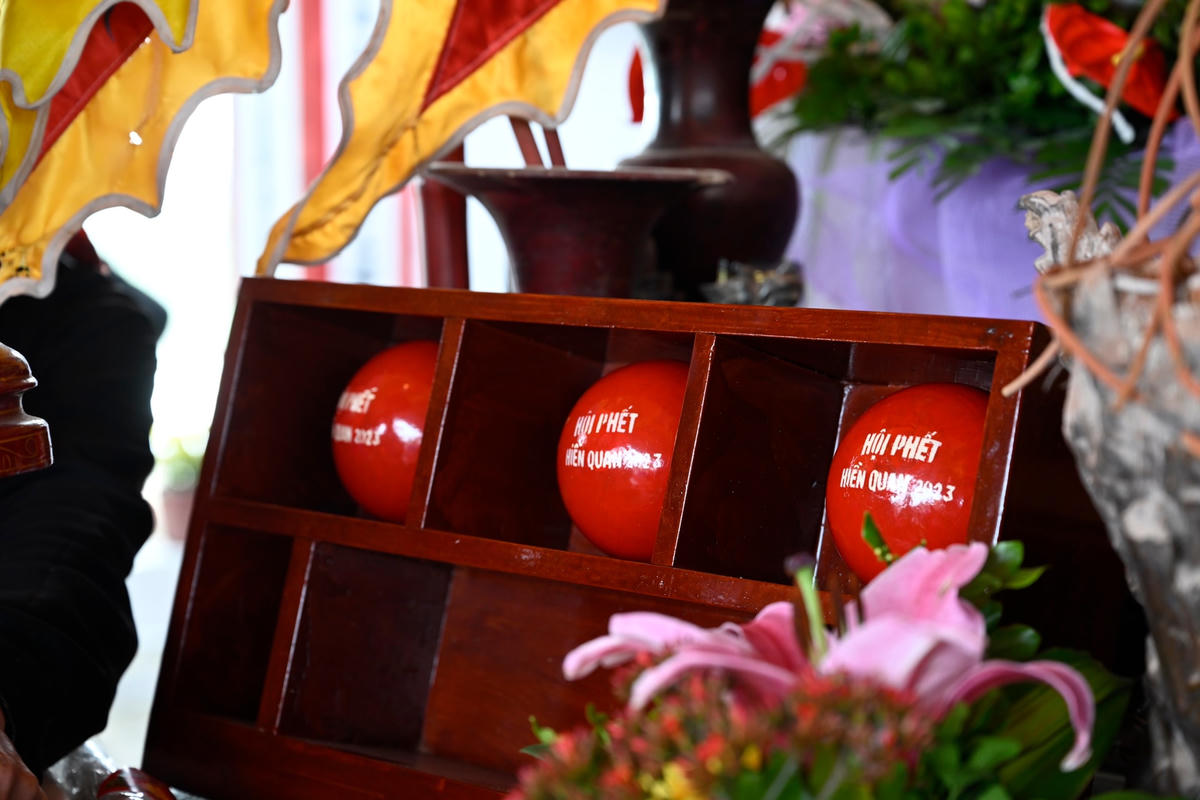 Việc dừng tổ chức lễ đánh phết khiến nhiều người dân địa phương tâm tư.