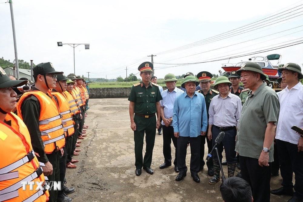 TTXVN_1209 Tong Bi thu Tuyen Quang 4.jpg