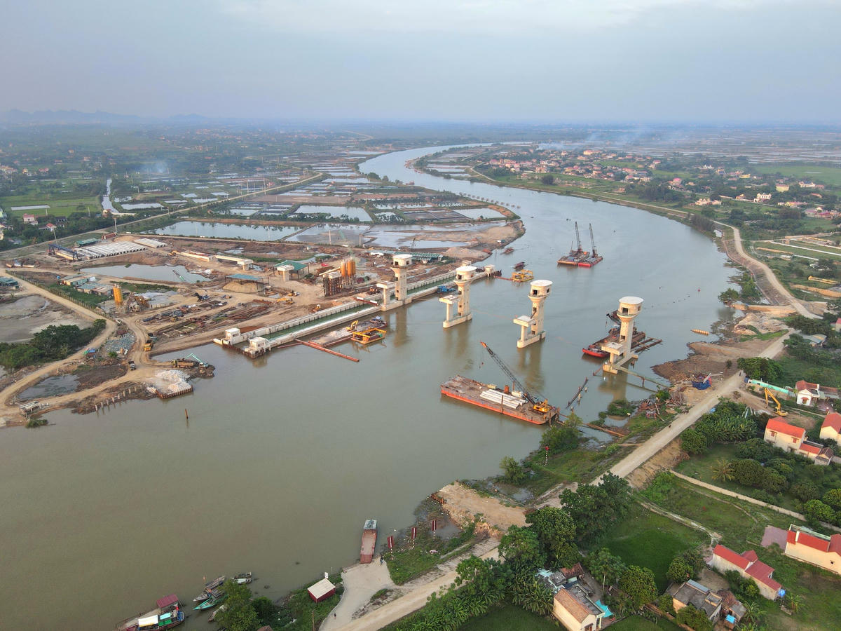 Dự án hệ thống thủy lợi sông Lèn là dự án được Quỹ Hợp tác Phát triển kinh tế Hàn Quốc và Ngân hàng Xuất nhập khẩu Hàn Quốc (KEXIM) tài trợ, cho vay thực hiện theo hình thức ODA.