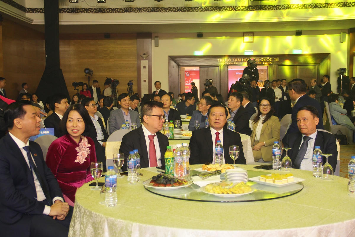 Đại biểu tham dự Gala báo chí 2022 và Lễ trao giải ''Khoảnh khắc báo chí 2021''.