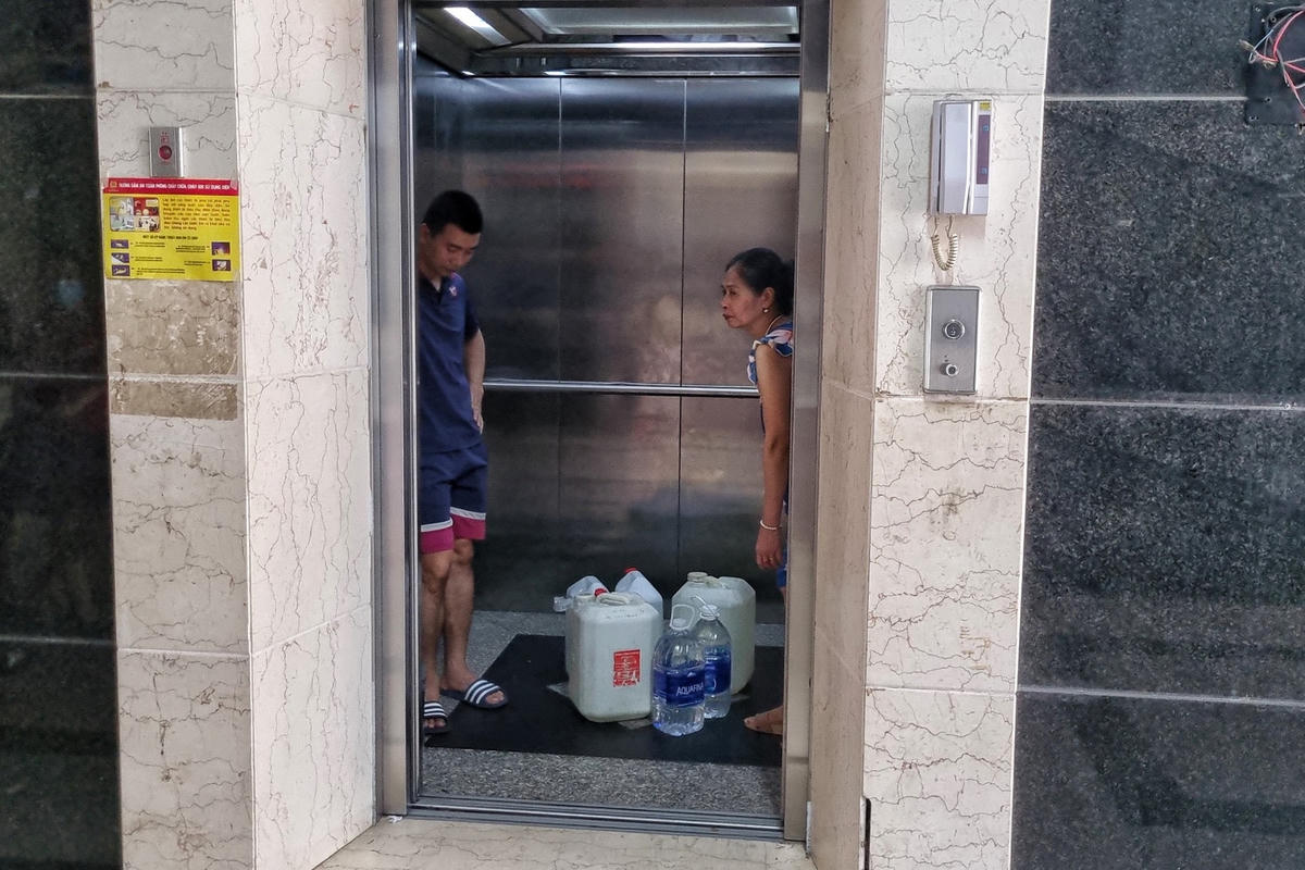 Ông Dương Đức Trình, Phó Giám đốc Công ty cổ phần nước sạch Thanh Hà, cho biết, việc cắt nước ở khu đô thị Thanh Hà là tình huống "bất đắc dĩ", vì nguồn cung đến từ Công ty TNHH MTV nước sạch Hà Đông bị ảnh hưởng.