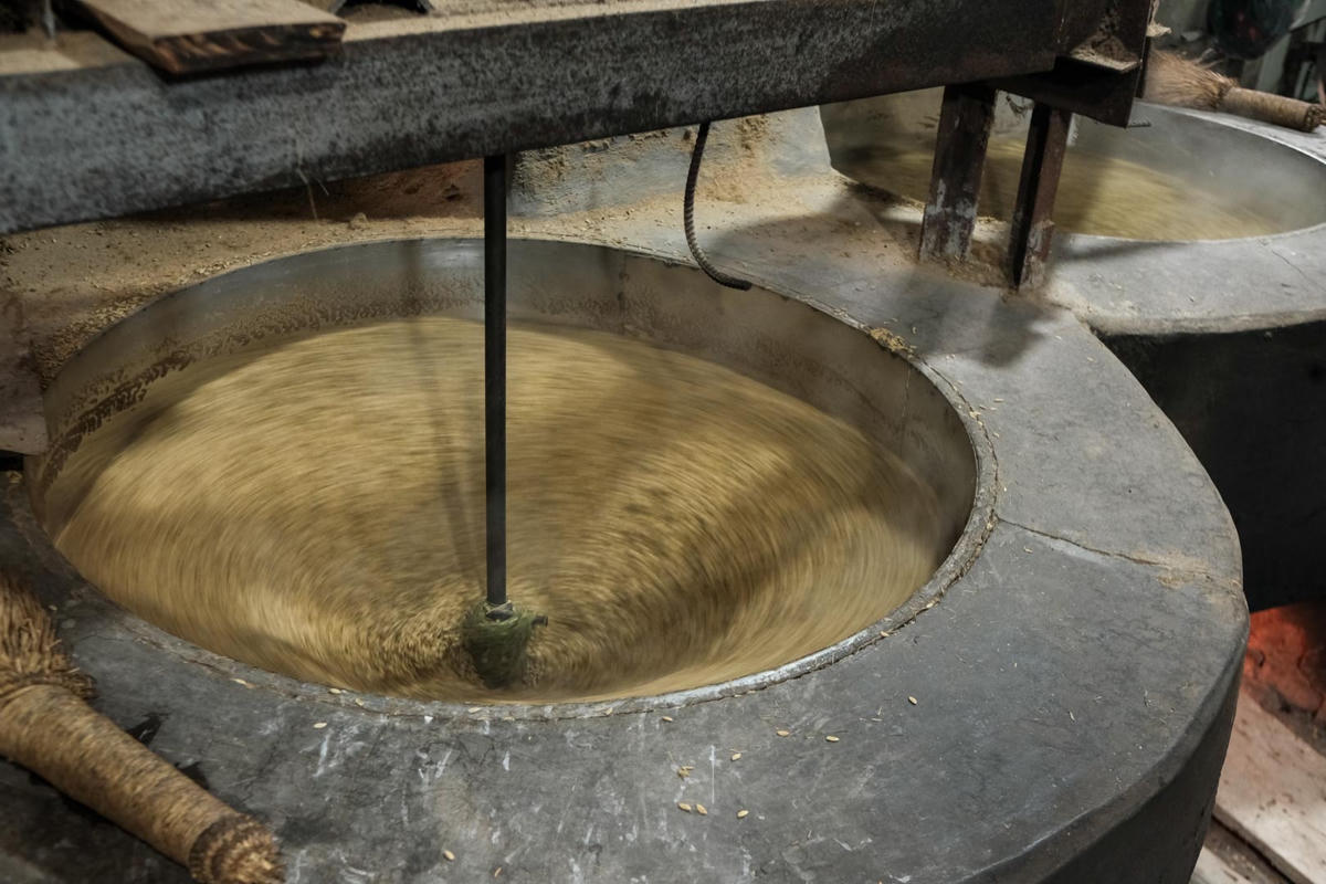 [ẢNH] Cận cảnh người dân làng nghề kỳ công làm cốm mộc ở Hà Nội