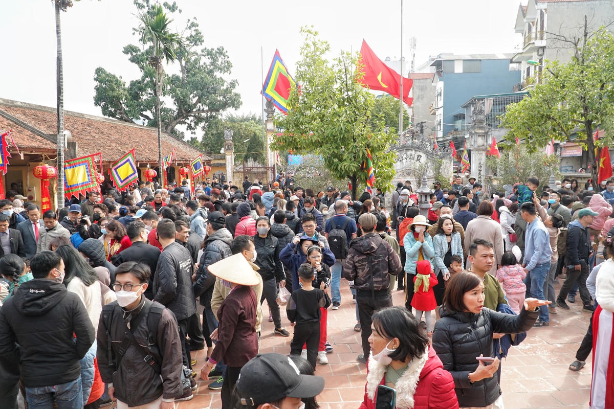 Vào dịp đầu Xuân, thành phố Hà Nội có hàng nghìn lễ hội khác nhau. Trong đó, lễ hội làng Thị Cấm luôn có một chỗ đứng nhất định, bởi những phong tục độc đáo.