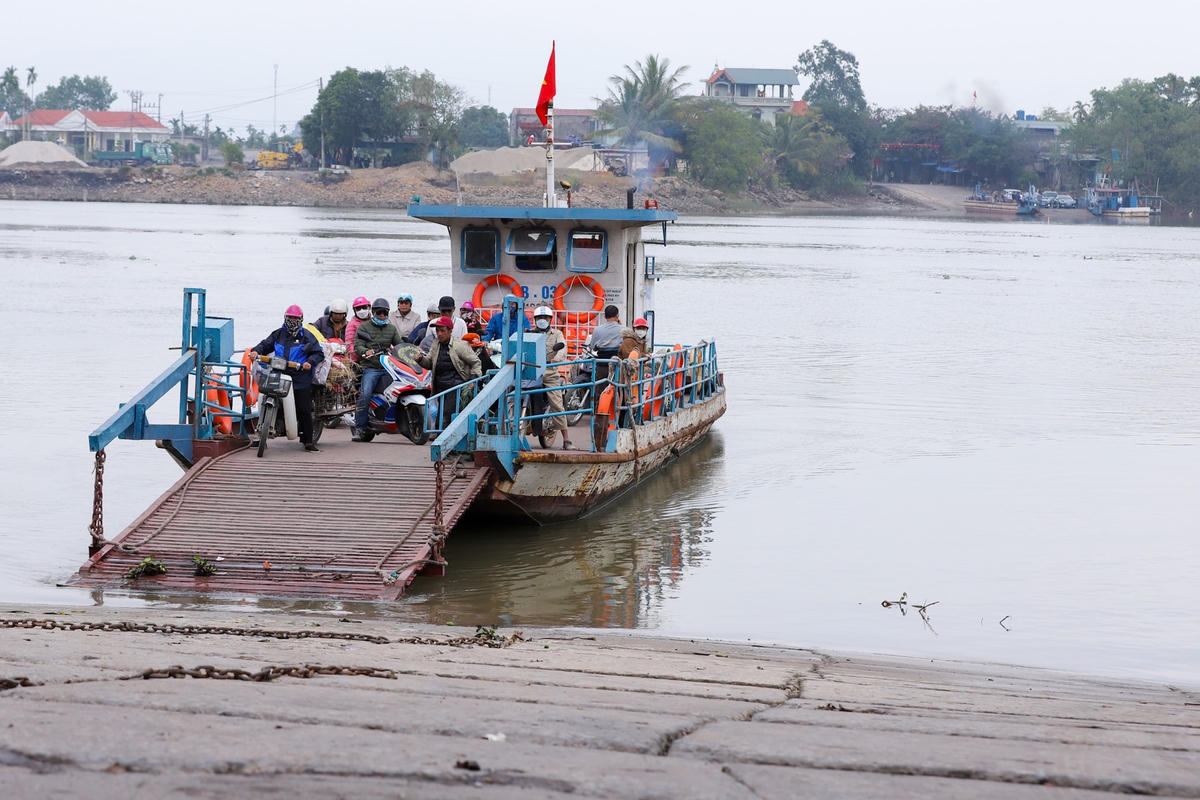 Dự kiến, đến tháng 12/2024, phà Lại Xuân sẽ được thay thế bằng cây cầu hiện đại, tạo điều kiện di chuyển thuận lợi cho người dân cũng như nâng cao tính liên kết vùng giữa Hải Phòng với Quảng Ninh.