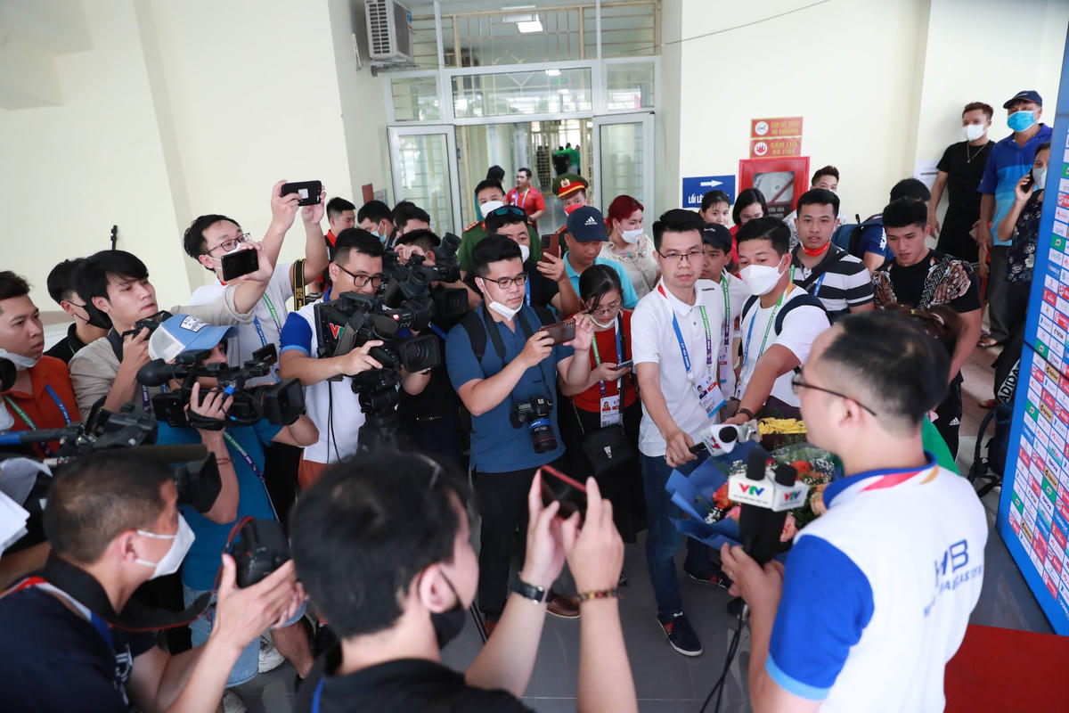 Các phóng viên tác nghiệp tại SEA Games 31. Ảnh: Quang Vinh.  