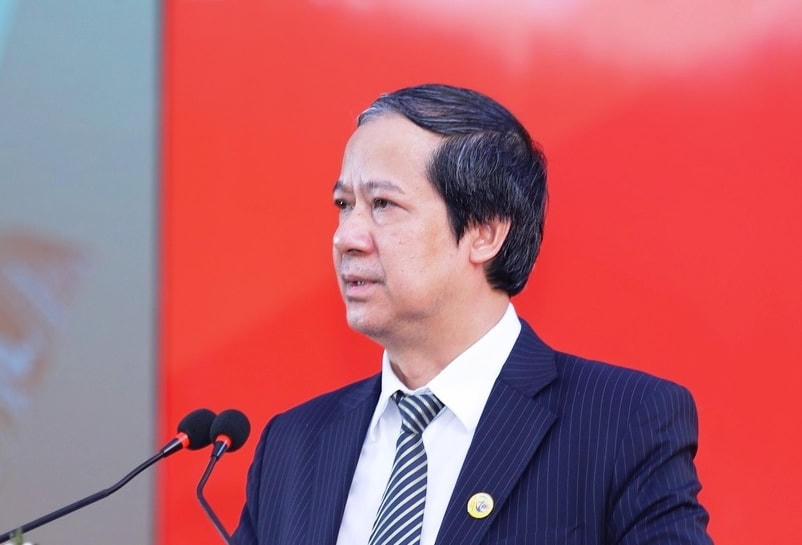 Bộ trưởng Bộ GDĐT Nguyễn Kim Sơn ghi nhận, biểu dương những thành tích mà Trường THPT Cẩm Thủy 1 đã nỗ lực phấn đấu trong suốt 60 năm qua.
