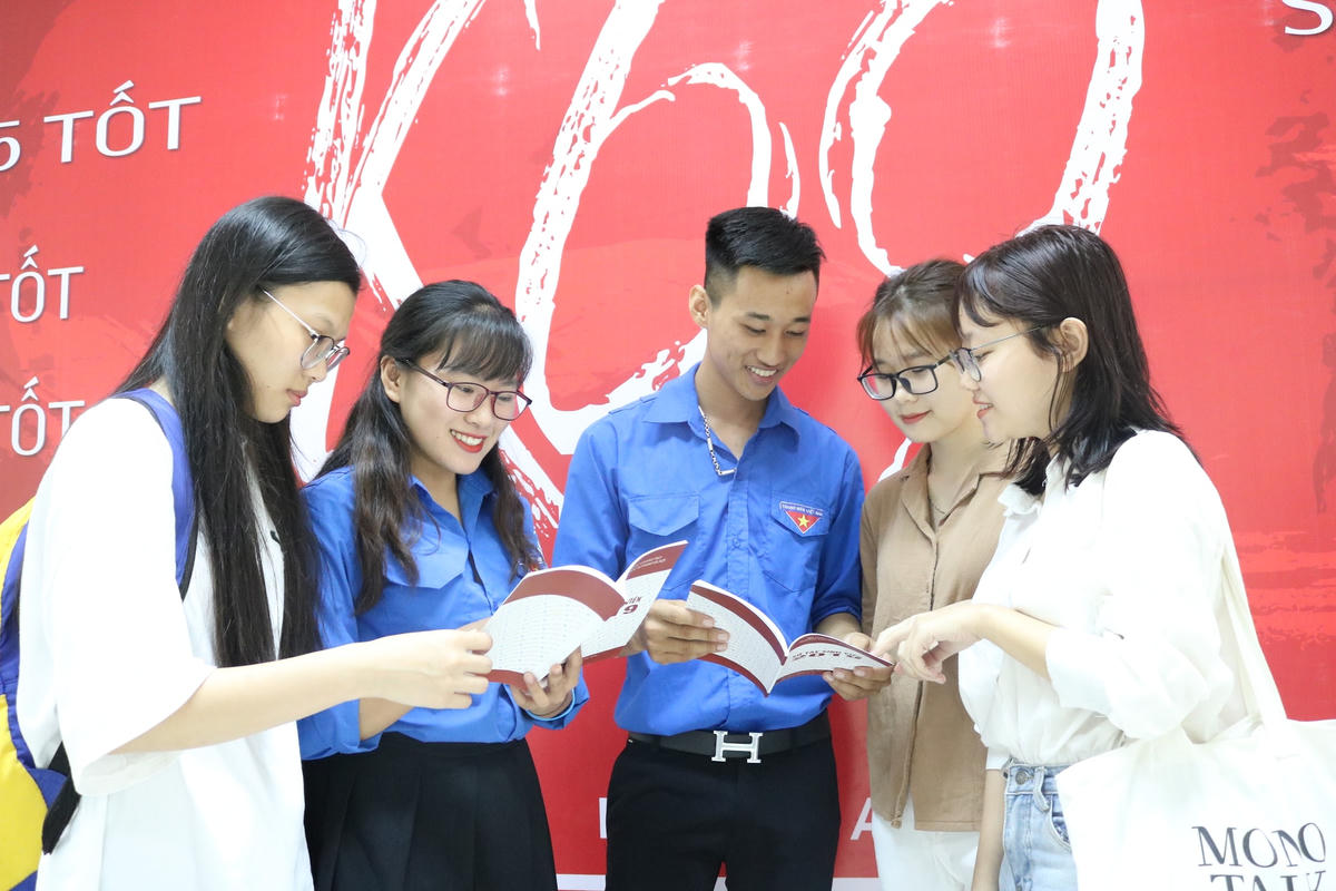 Sinh viên Trường đại học Sư phạm Hà Nội.