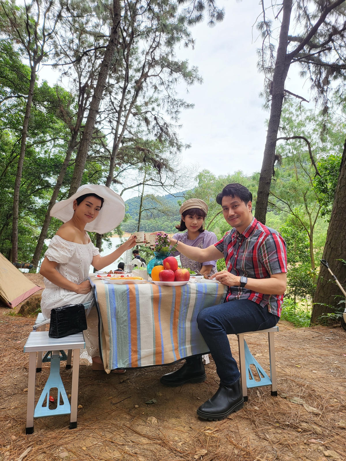 Trong "Chồng cũ, vợ cũ, người yêu cũ", Thúy Hằng vào vai Lam - vợ cũ của Việt (Việt Anh). 