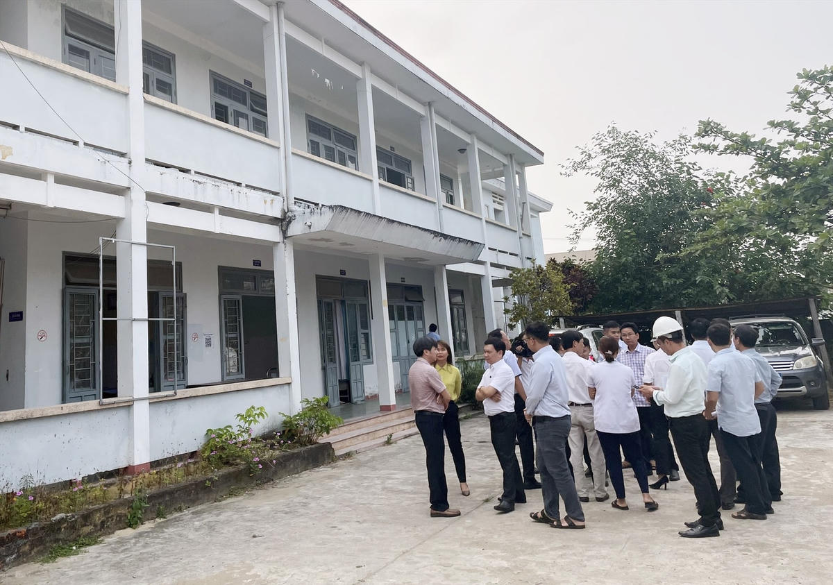 Lãnh đạo tỉnh Quảng Nam khảo sát, kiểm tra ở Trạm y tế xã Bình Minh.