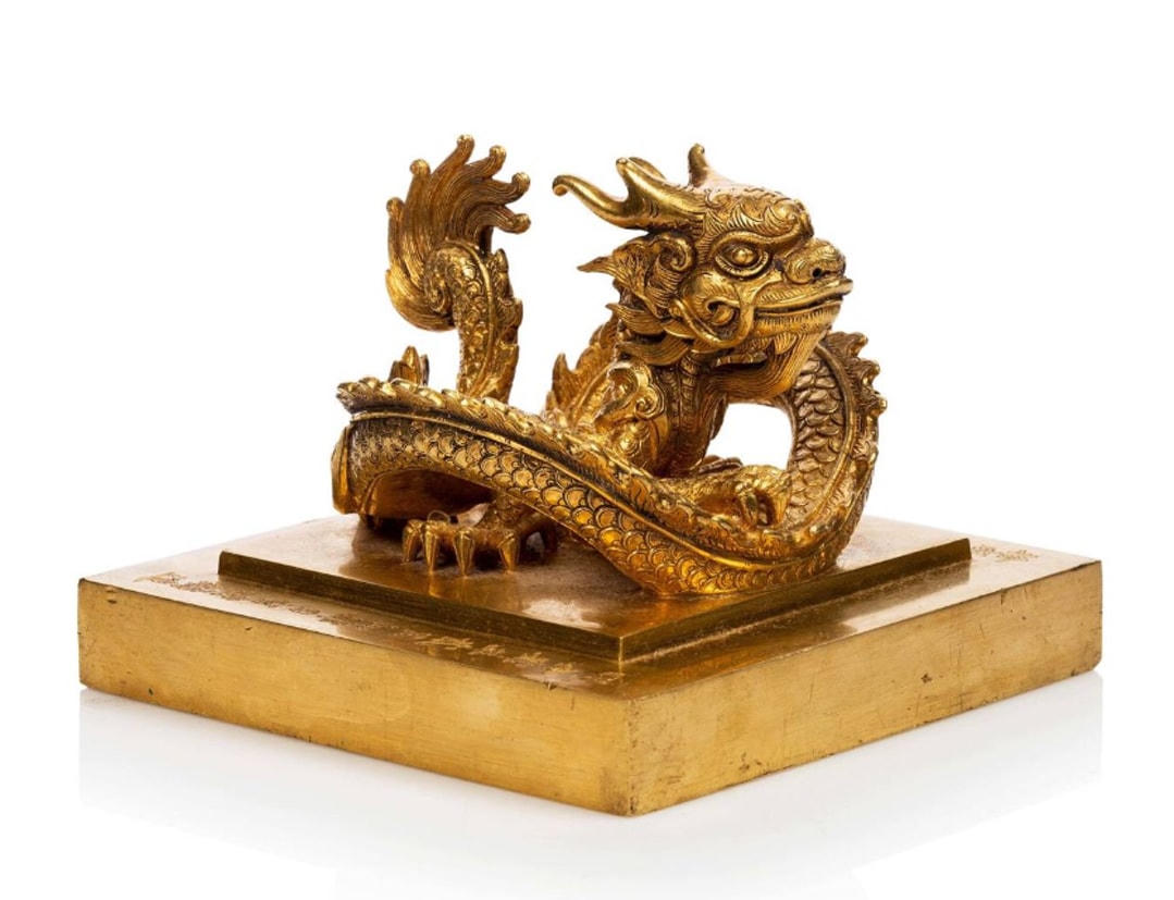Ấn vàng “Hoàng đế chi bảo”.