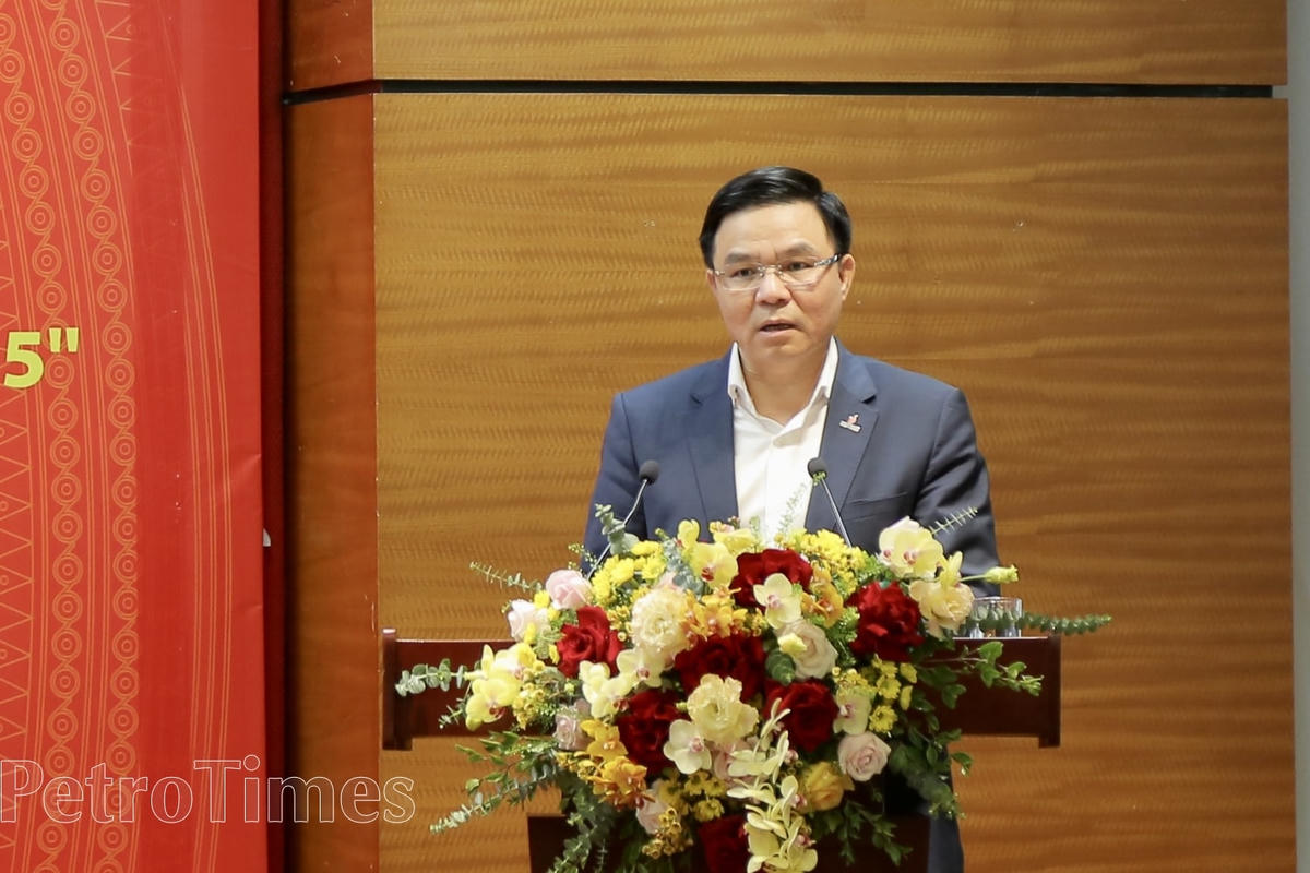 Tổng Giám đốc Petrovietnam Lê Mạnh Hùng báo cáo tại buổi làm việc- Ảnh: Petrotimes.vn