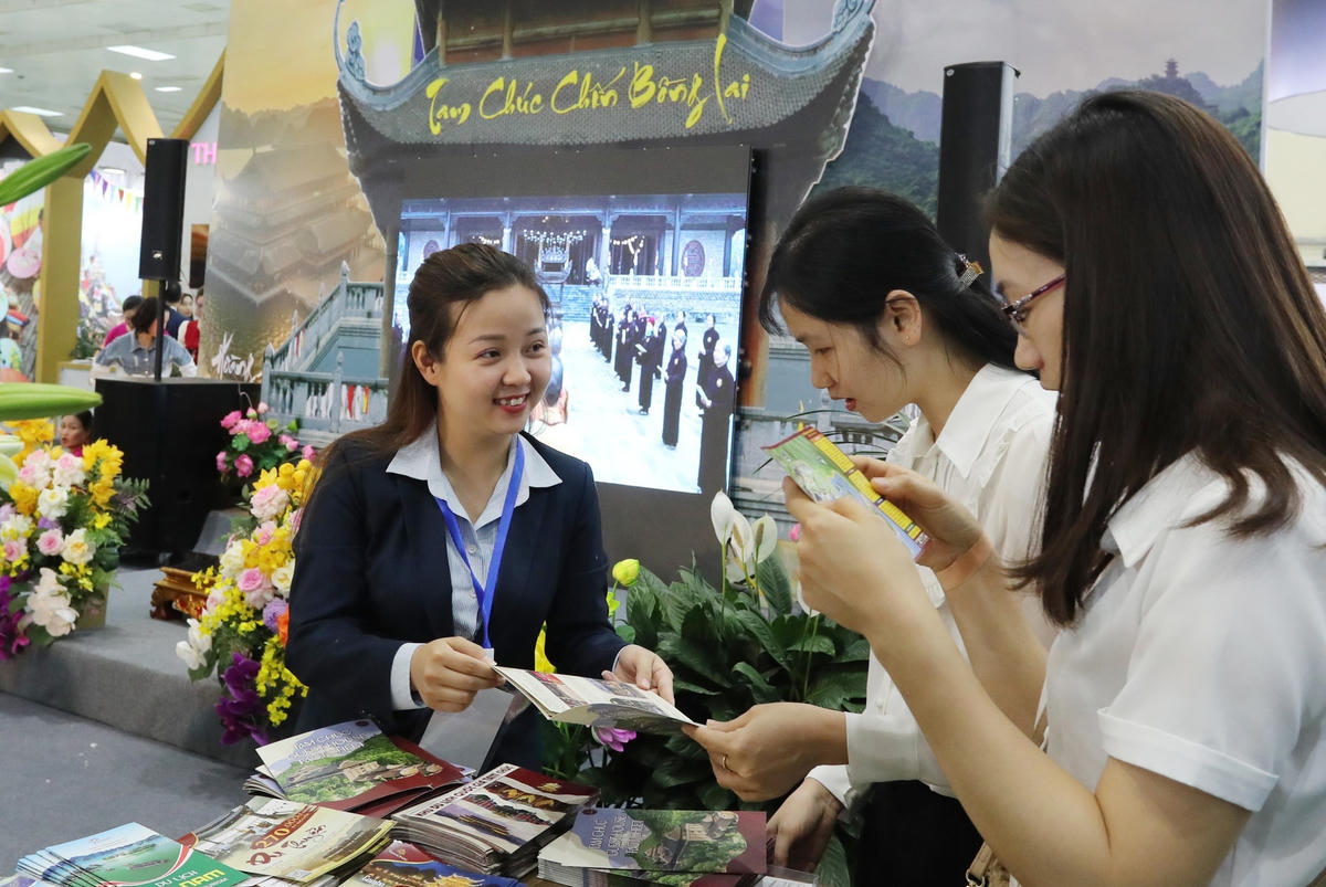 Hội chợ có sự tham gia của 15 quốc gia và vùng lãnh thổ với 450 gian hàng và 600 đơn vị tham gia gian hàng. (ảnh: Trần Huấn).